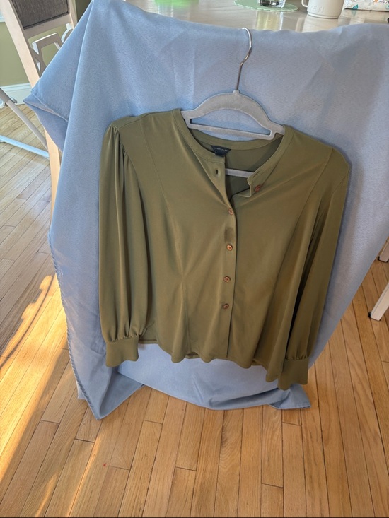 Ann Taylor Tops - Ann Taylor Olive-Style Button Front Blouse in Army Green